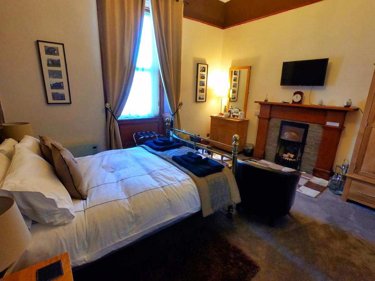 Gowanlea Heights Bed & Breakfast แคมป์เบลทาวน์ ภายนอก รูปภาพ